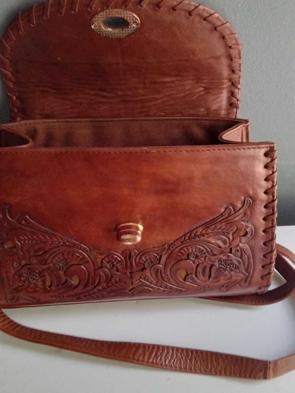 Vintage Hand Tooled Leather Floral Crossbody Bag Cognac Brown Whipstitch Detail - Picture 2 of 7
